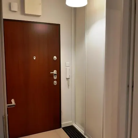 דירה Best Choice Near Metro Trocka ורשה